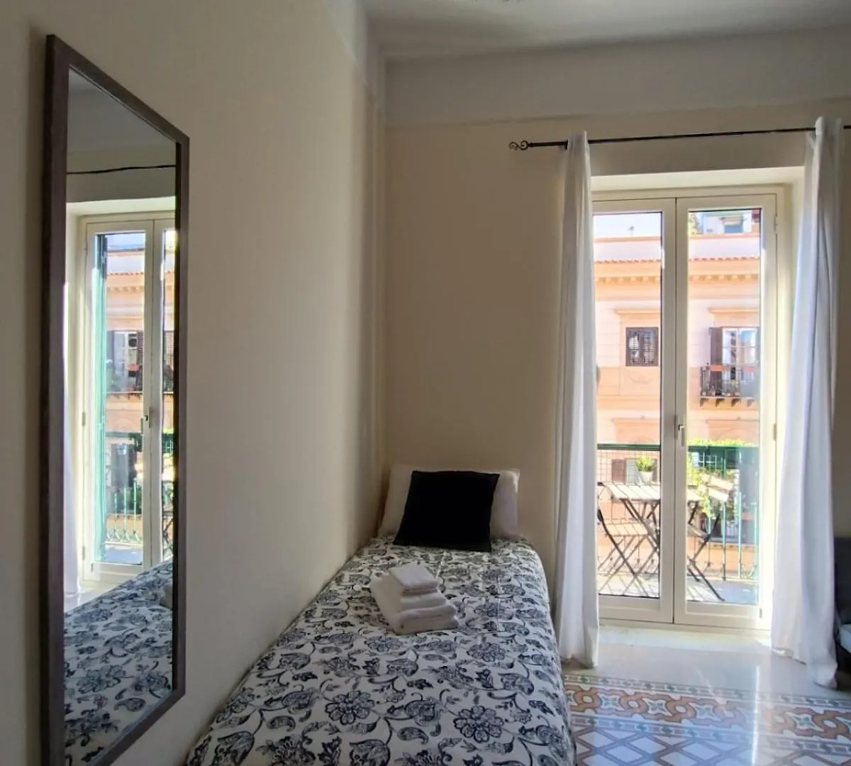 Room Sixty One Palermo 0*,  Italy